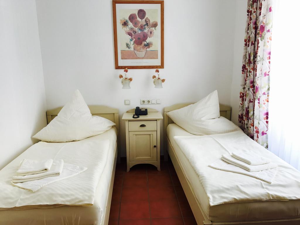 Hotel Ratskeller Zell an der Mosel Ngoại thất bức ảnh
