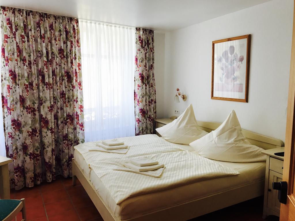 Hotel Ratskeller Zell an der Mosel Ngoại thất bức ảnh